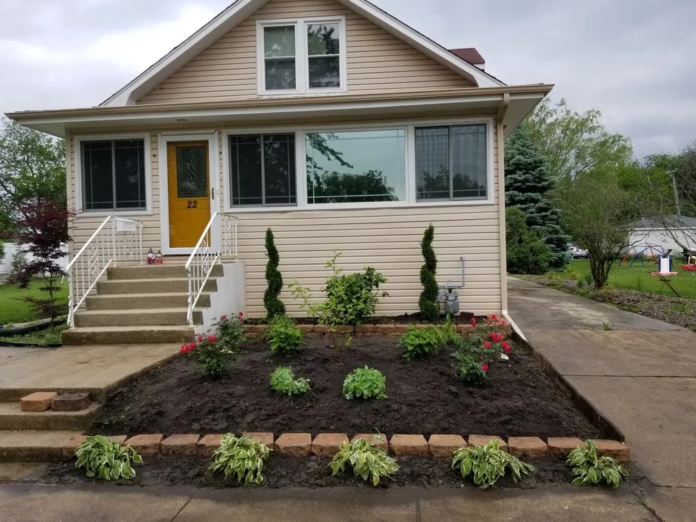 Custom lawn care service experts serving Evanston, IL - Lupe's Lawn Service