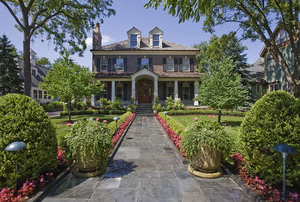 Custom landscape design experts serving Lyons, IL - Lupfer Landscaping