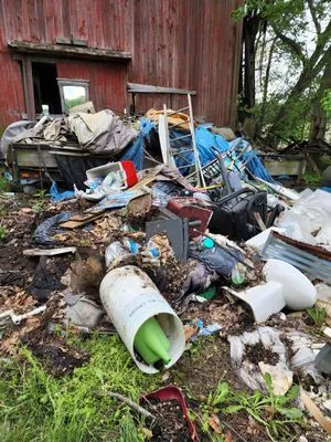 Luse Lawn Care Cleaning & Removal Services Logo