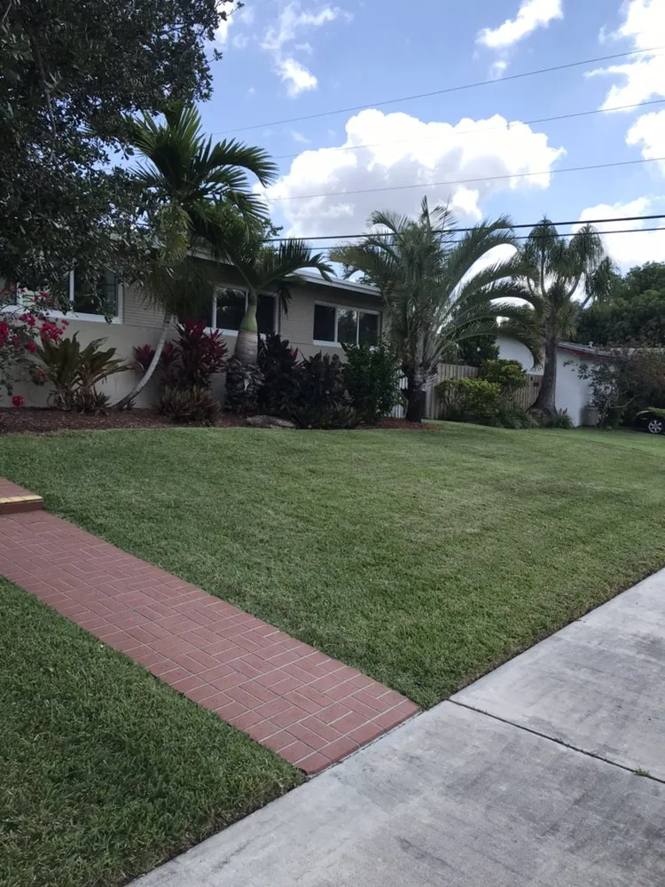 Custom lawn mowing service in Palmetto Bay, FL - Lush Greenery Landscaping
