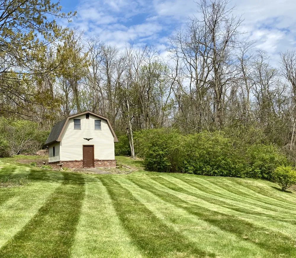 Local yard maintenance experts serving Latrobe, PA - Lush Lawns