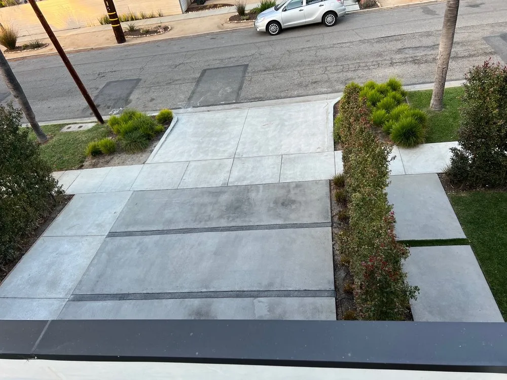 Professional lawn mowing service experts serving Los Angeles, CA - Lush Remodeling