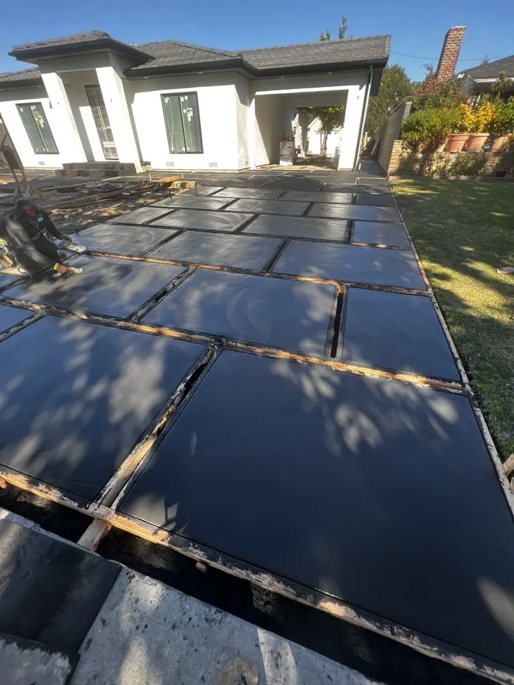 Affordable lawn care service experts serving Los Angeles, CA - Lush Remodeling