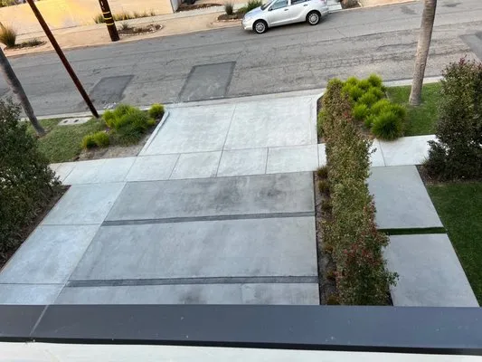 Lush Remodeling Logo