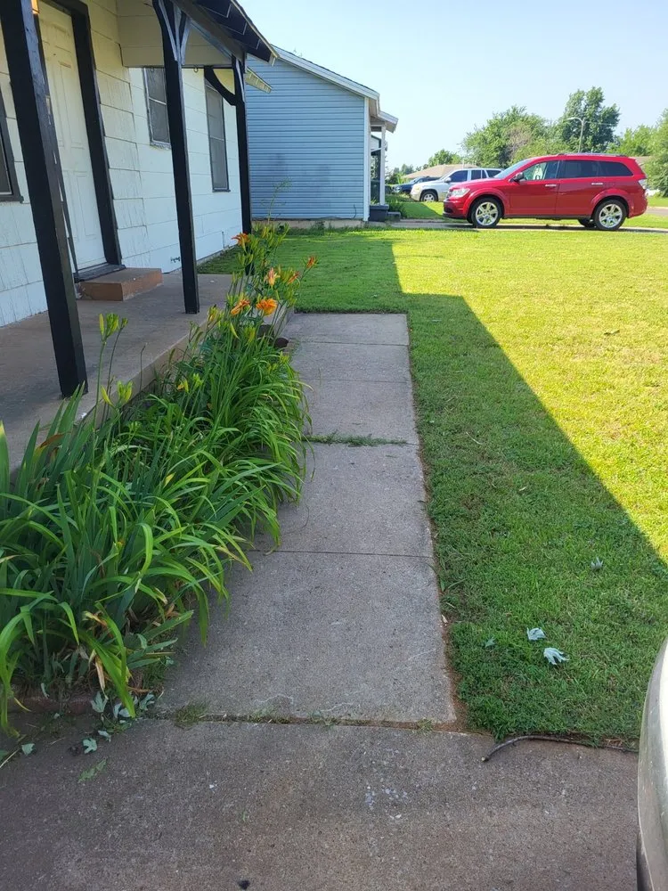 Local outdoor landscaping experts serving Oklahoma City, OK - Lushes Lawns