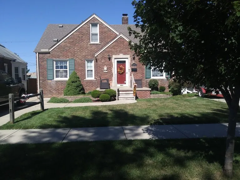 Professional lawn care service in Lincoln Park, MI - Luson Home Services