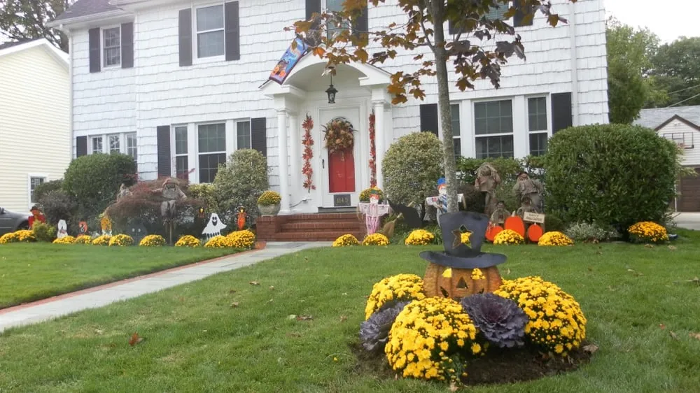 Local yard maintenance in Garden City, NY - Lutz Lawn Care