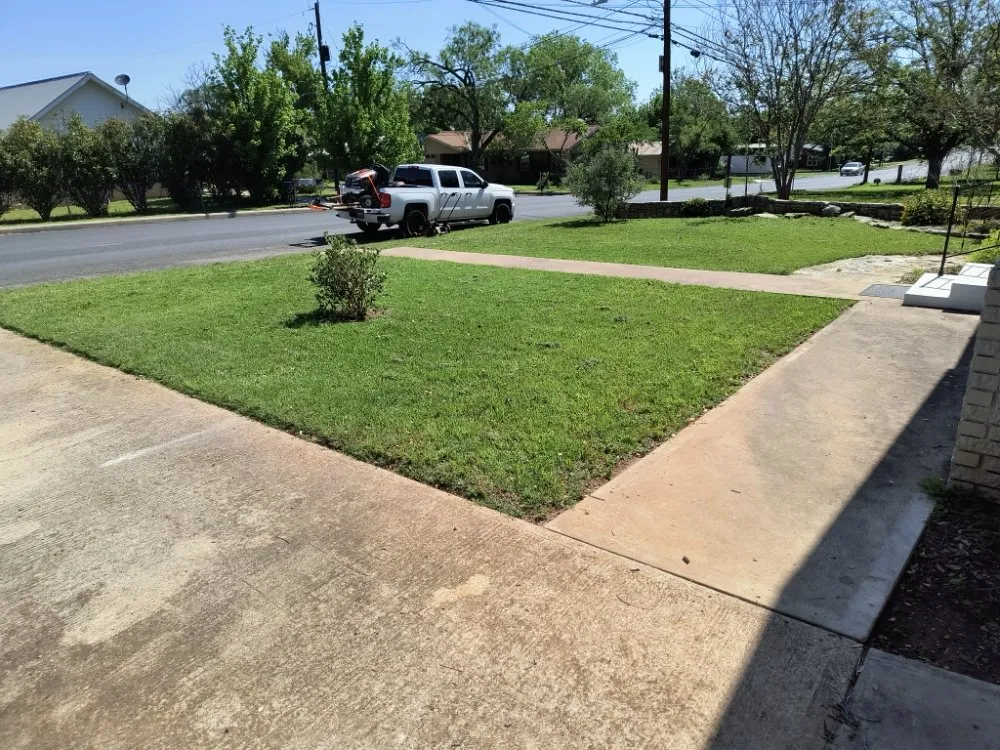 Top-rated residential landscaping in Fredericksburg, TX - Lux Family Lawn Care And General Maintenance
