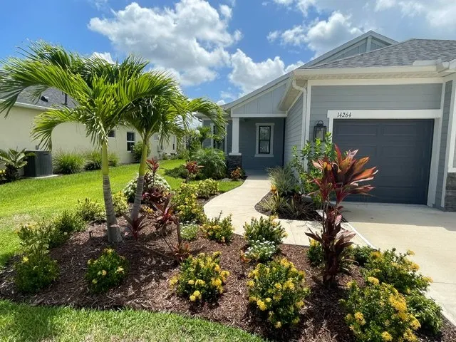 Custom yard cleanup service in Parrish, FL - LUX Landscaping Design & Maintenance