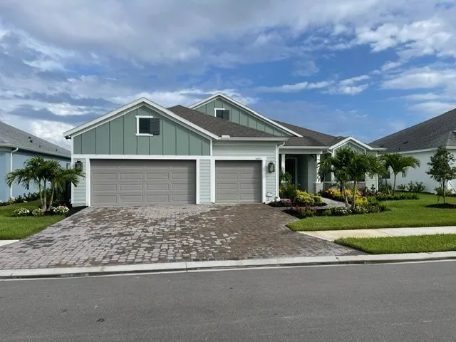 Top-rated yard cleanup service in Parrish, FL - LUX Landscaping Design & Maintenance