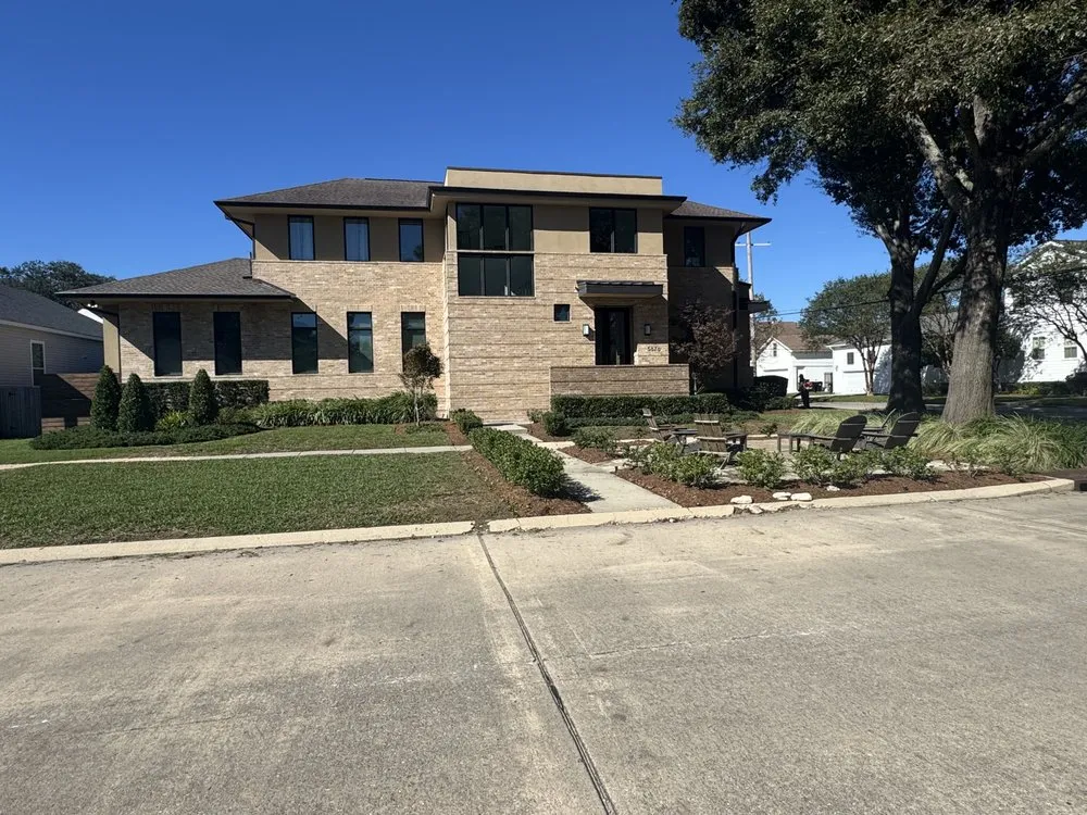 Expert lawn mowing service experts serving Metairie, LA - Lux Lawn & Landscaping Services