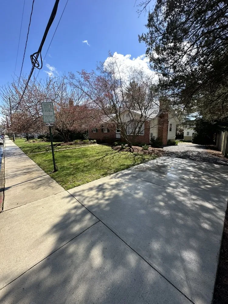 Reliable yard maintenance in Harwood, MD by Luxe Landscaping