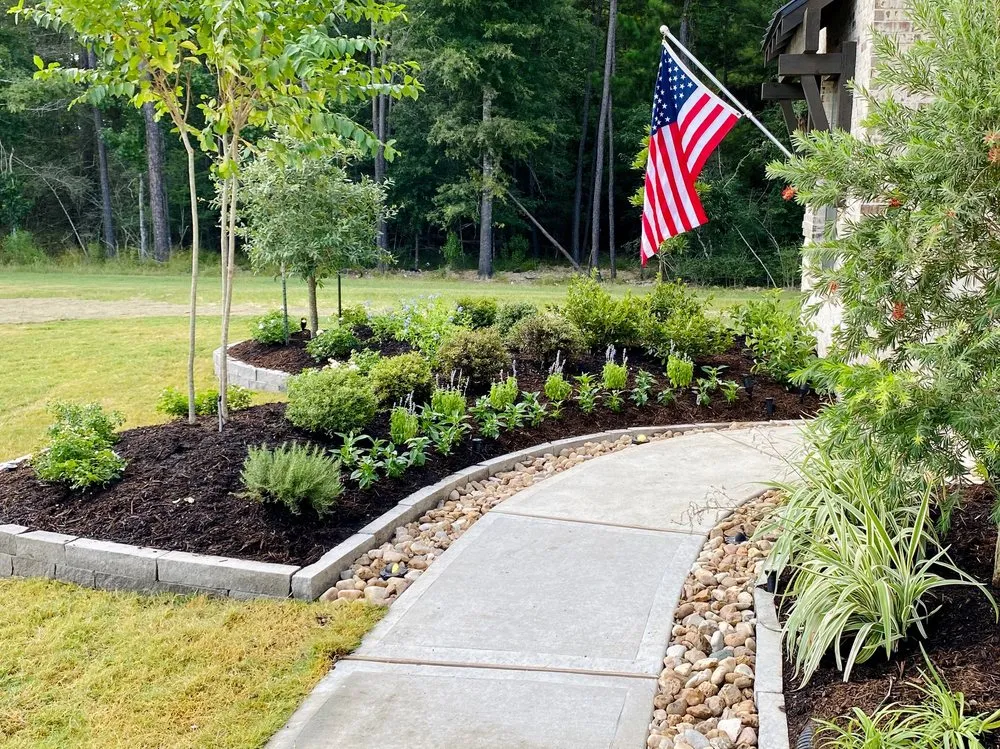 Custom lawn mowing service in Spring, TX by Luxscape