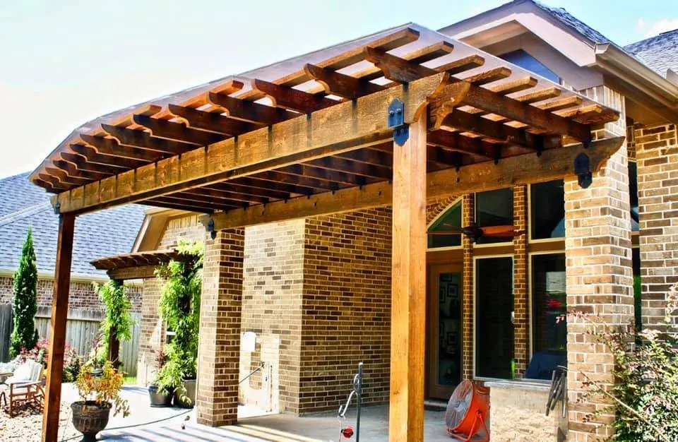 Expert yard maintenance in Spring, TX by Luxscape