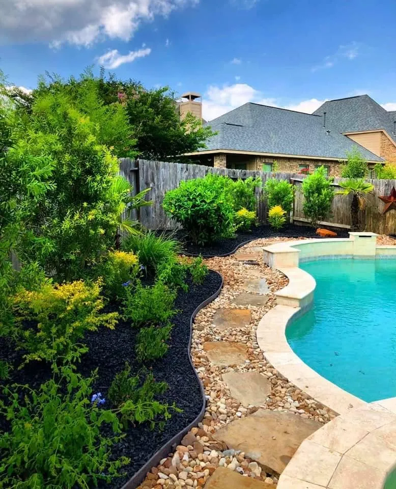 Custom lawn care service experts serving Spring, TX - Luxscape