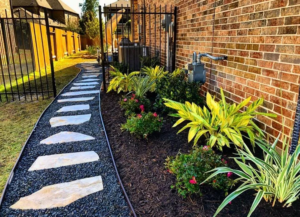 Professional lawn care service in Spring, TX by Luxscape