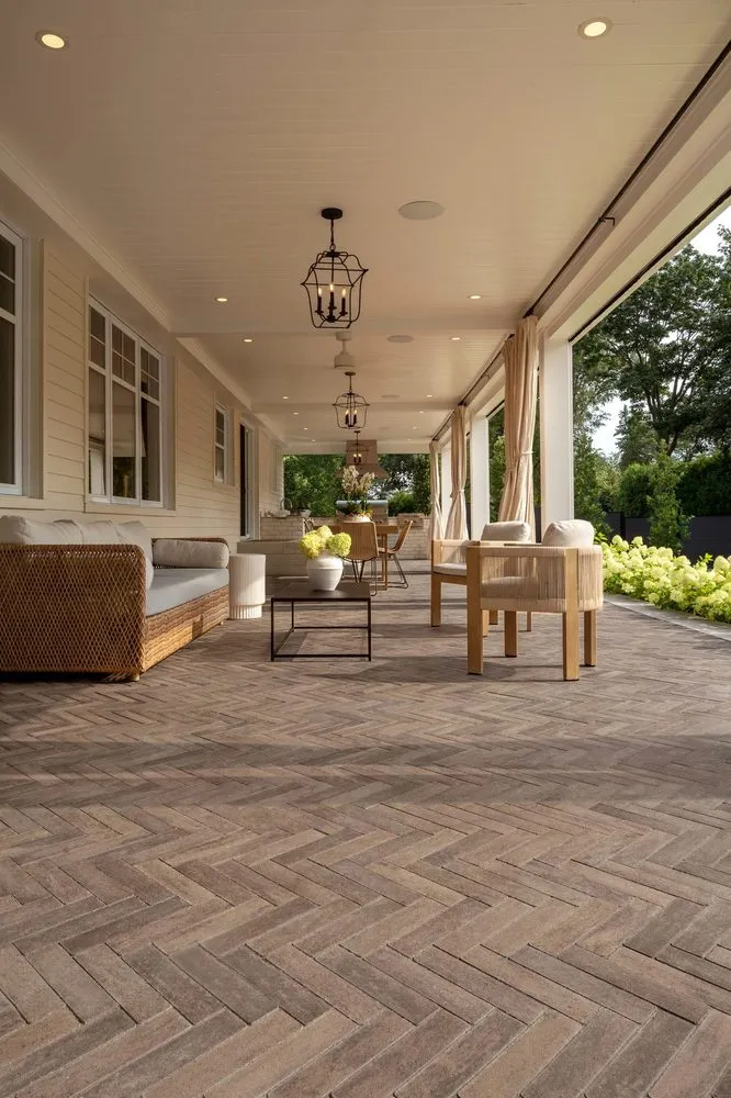 Professional lawn mowing service in Chicago, IL - Luxterra Outdoors