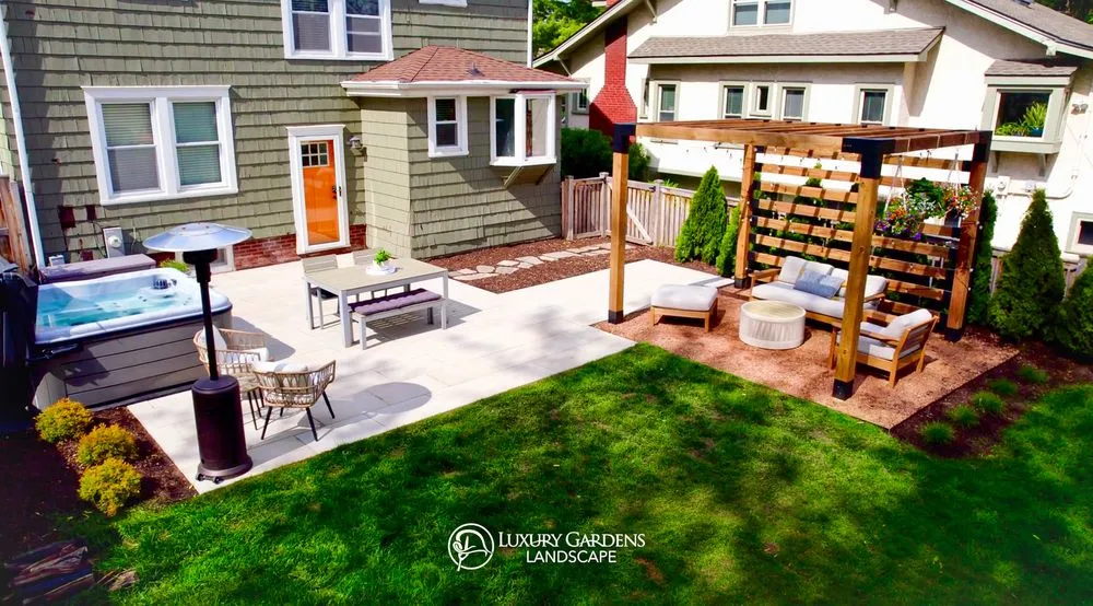 Custom garden landscaping in Chicago, IL - Luxterra Outdoors