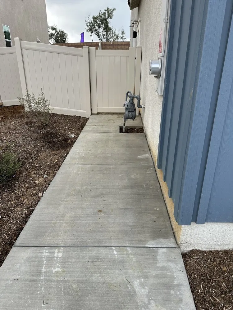 Custom residential landscaping near you in Cherry Valley, CA by Luxuriant Landscape