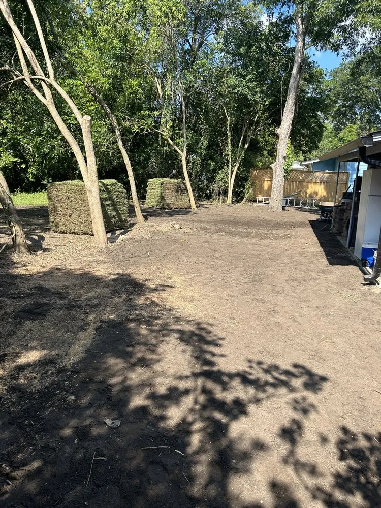 Professional yard maintenance experts serving Tallahassee, FL - Luxurious Landscaping & Design