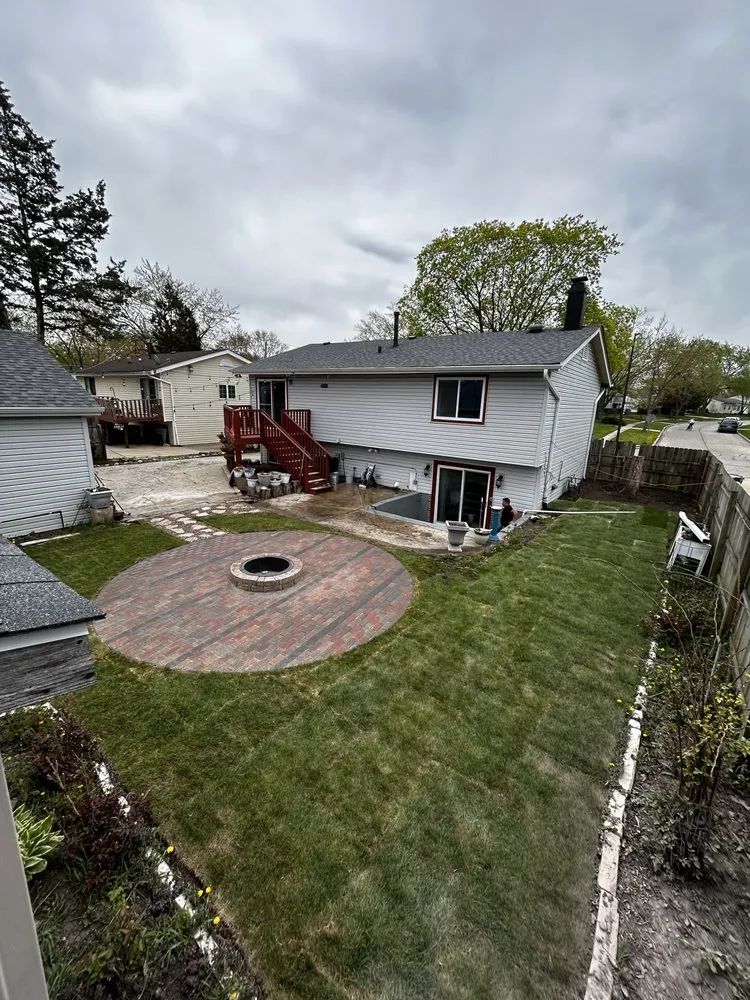 Affordable yard maintenance in Elgin, IL by Luxurious Landscaping