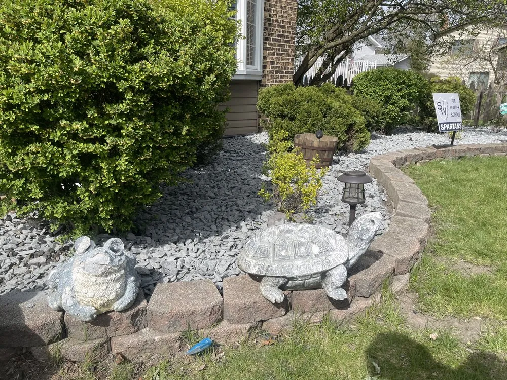 Expert yard maintenance in Elgin, IL - Luxurious Landscaping