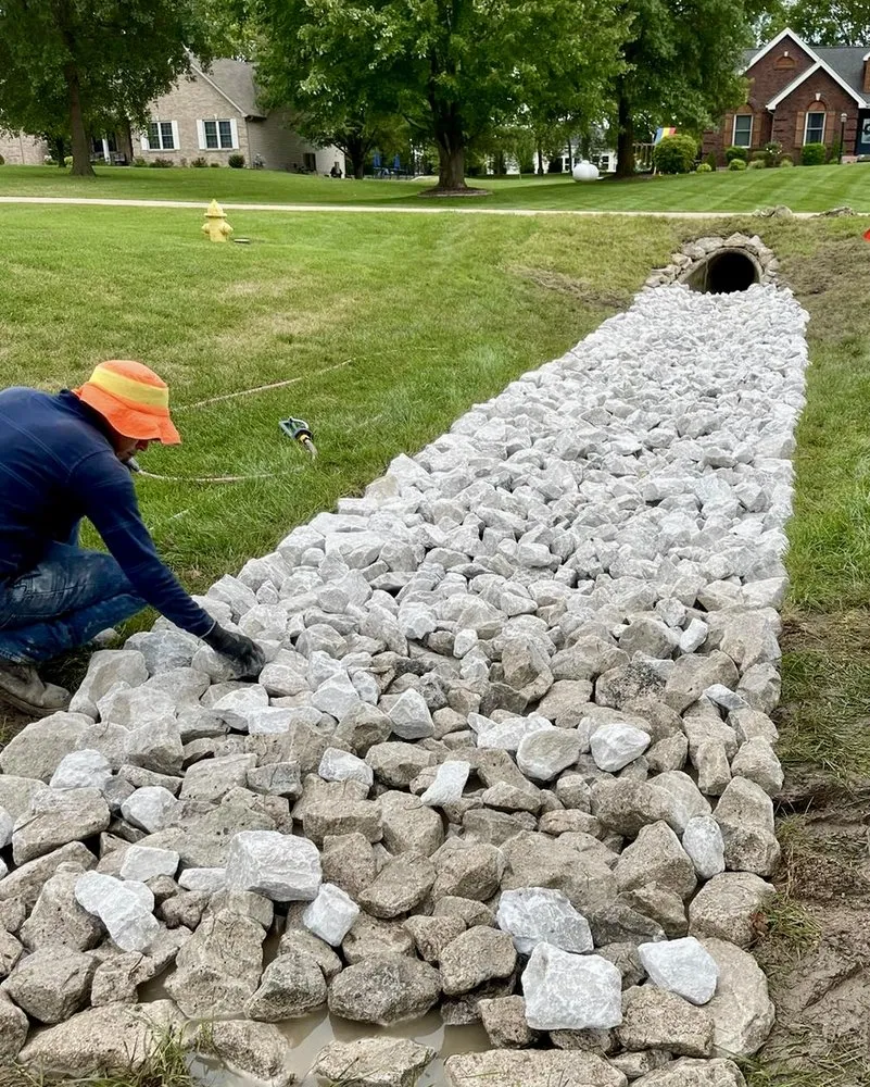 Top-rated residential landscaping for residential properties in Lake Saint Louis, MO by Luxurious Lawn Care and Landscaping