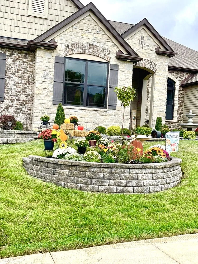 Custom outdoor landscaping in Lake Saint Louis, MO - Luxurious Lawn Care and Landscaping