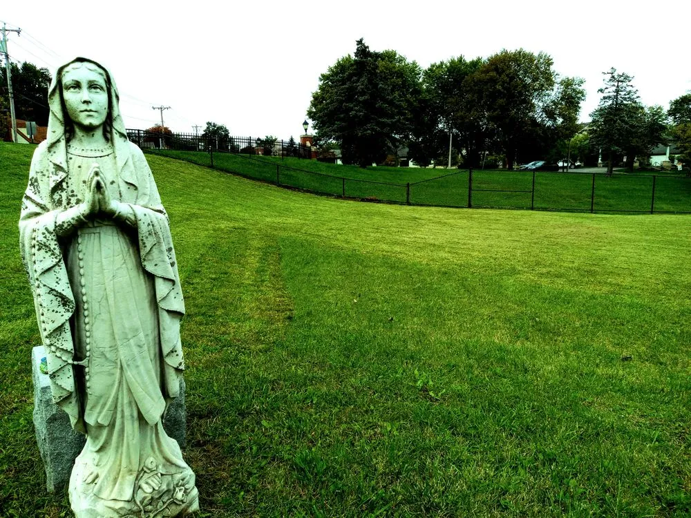 Top-rated lawn care service in Cheektowaga, NY by Luxury Landscapes