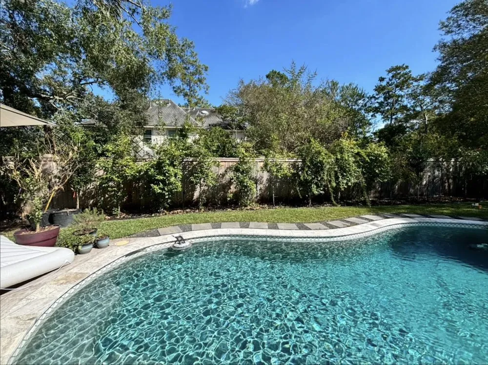 Top-rated yard cleanup service for beautiful yards in Houston, TX by Luxury Landscaping