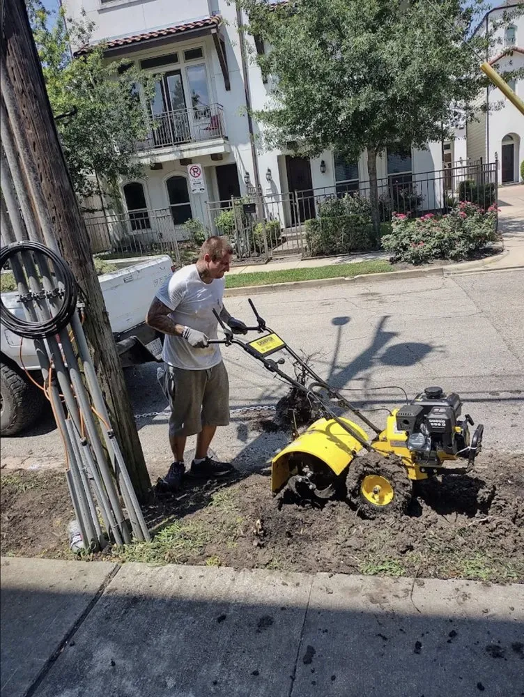 Professional lawn mowing service in Houston, TX - Luxury Landscaping