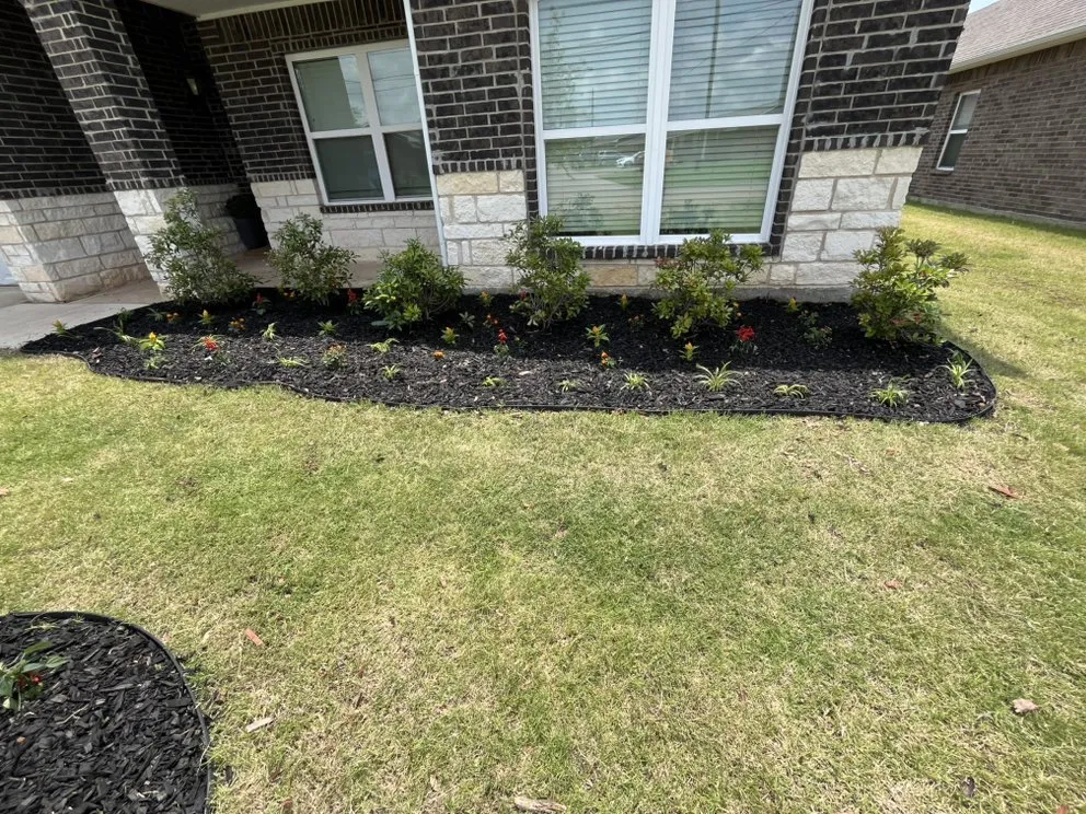 Custom lawn mowing service in Mabank, TX by Luxury Landscaping