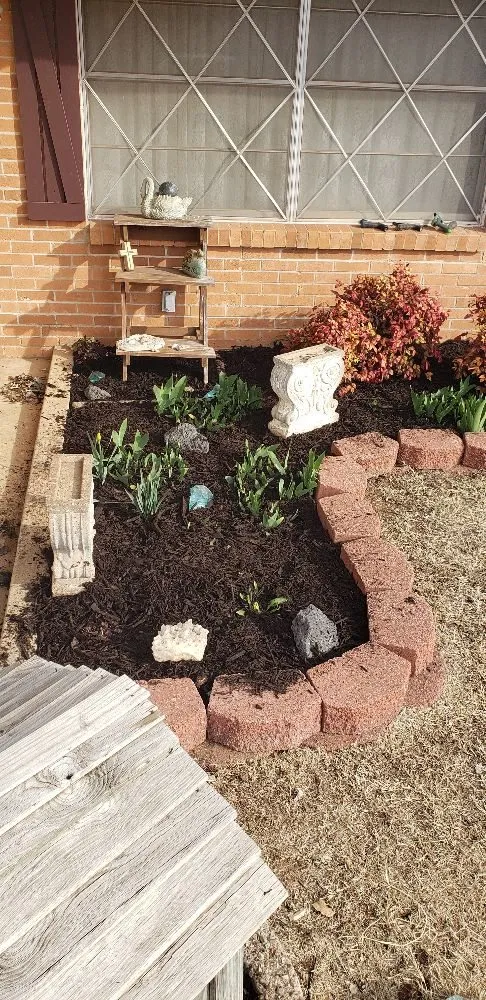 Reliable lawn care service experts serving Guthrie, OK - Luxury lawn and landscaping