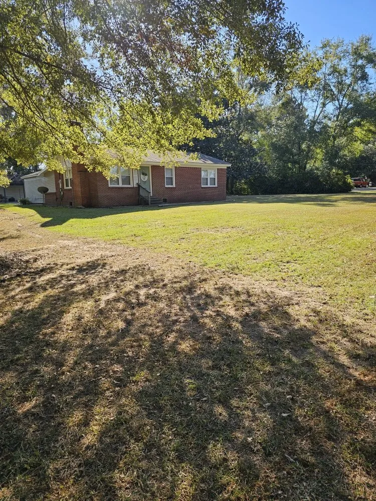 Reliable yard maintenance in Biloxi, MS by Luxury Lawn Care