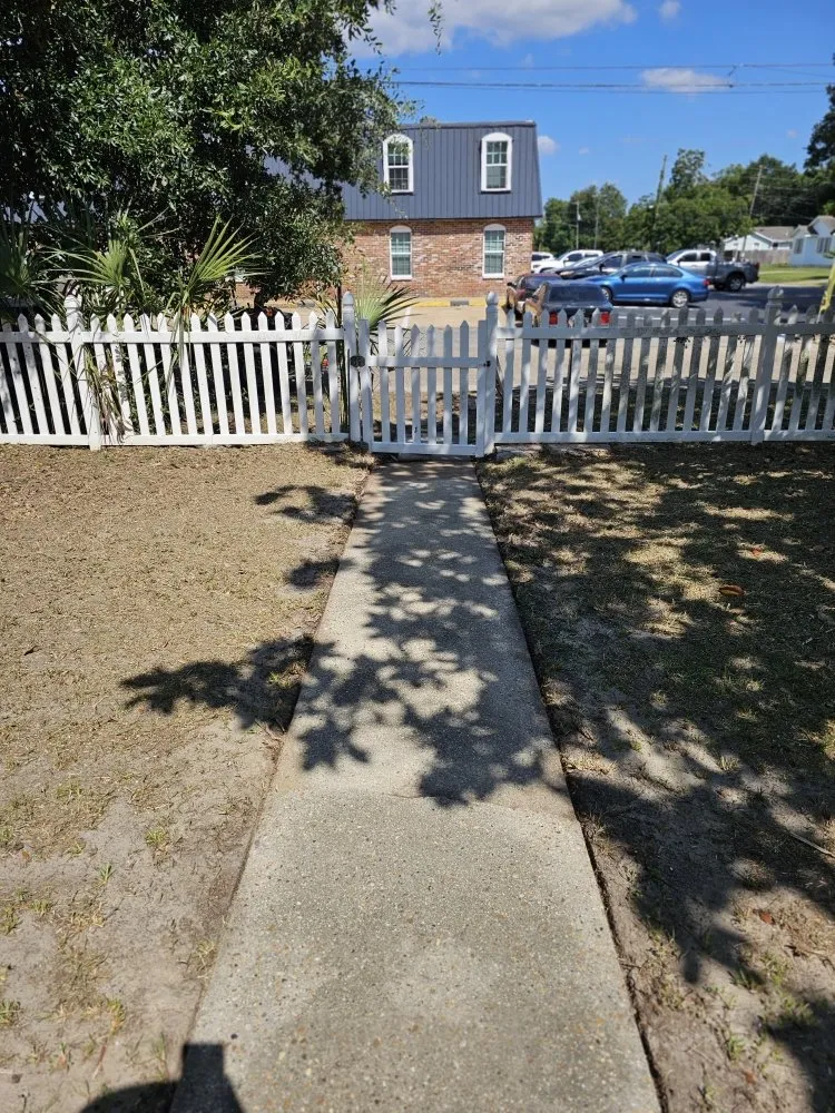Affordable yard cleanup service in Biloxi, MS - Luxury Lawn Care