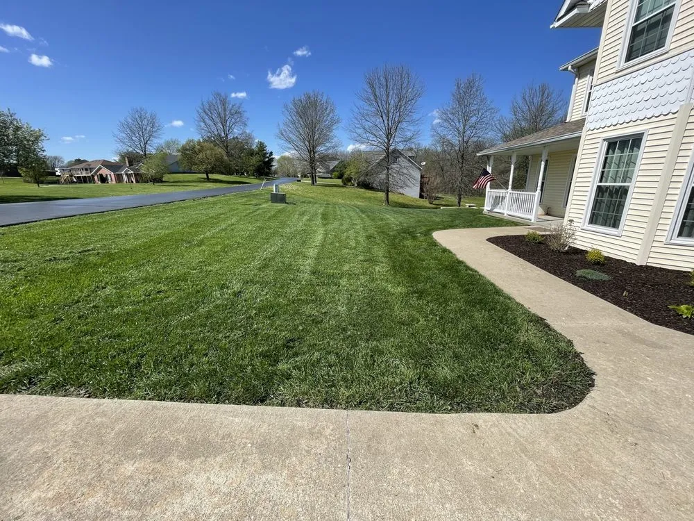 Local yard maintenance in Jackson, MO - Luxury Lawn Services