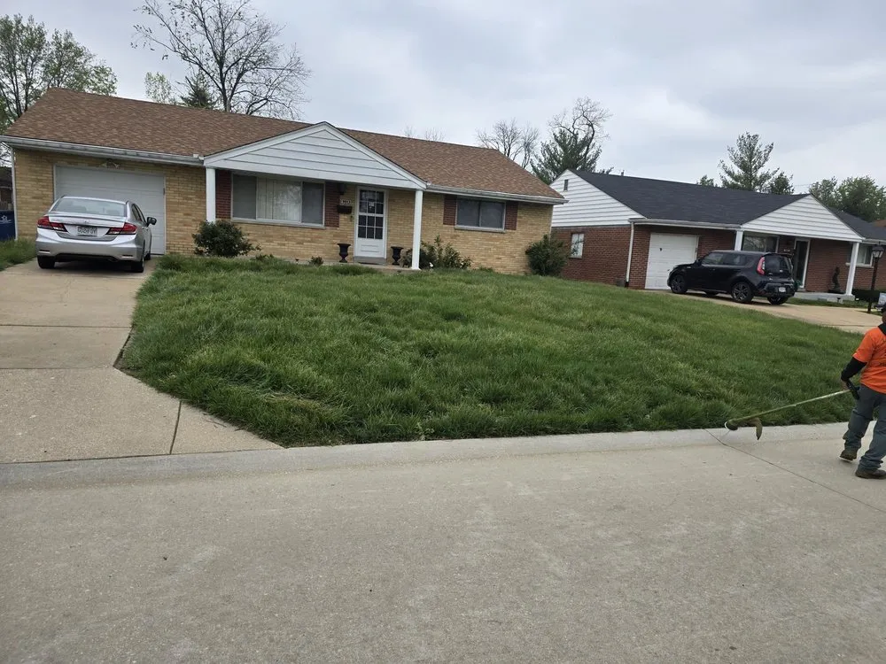 Top-rated yard maintenance in Florissant, MO - Luxury Lawncare and Property Management