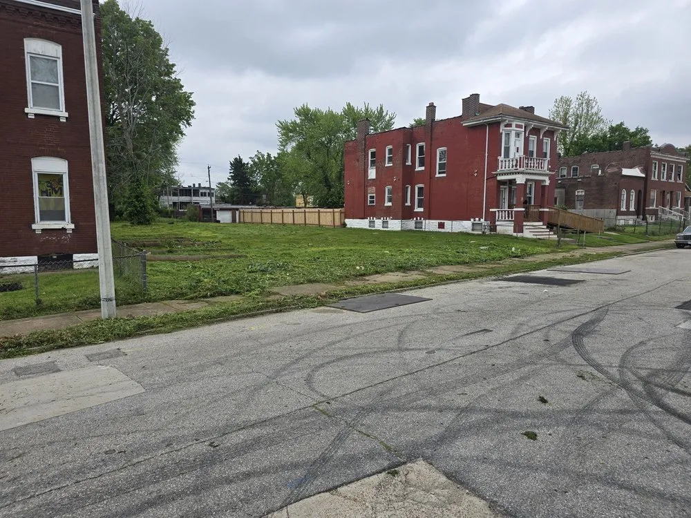 Top-rated outdoor landscaping in Florissant, MO by Luxury Lawncare and Property Management