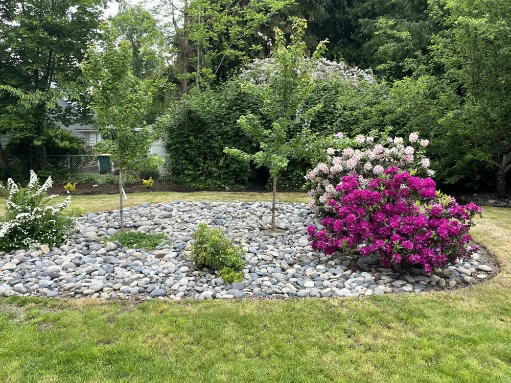 Expert garden landscaping in Portland, OR by Luxury Lawns