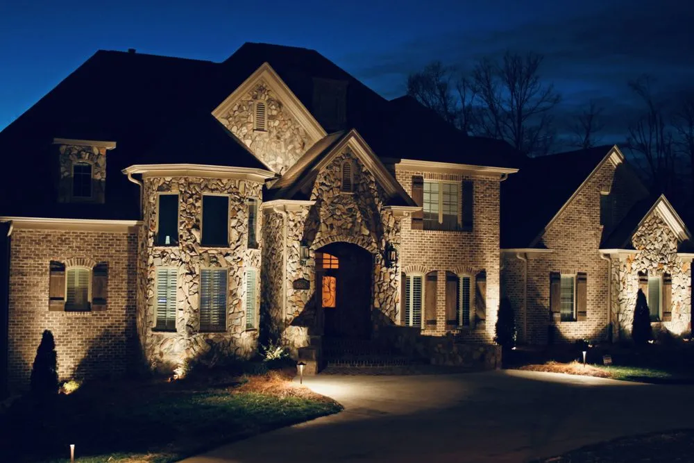 Top-rated yard maintenance experts serving Bowling Green, KY - Luxury Outdoor Lighting