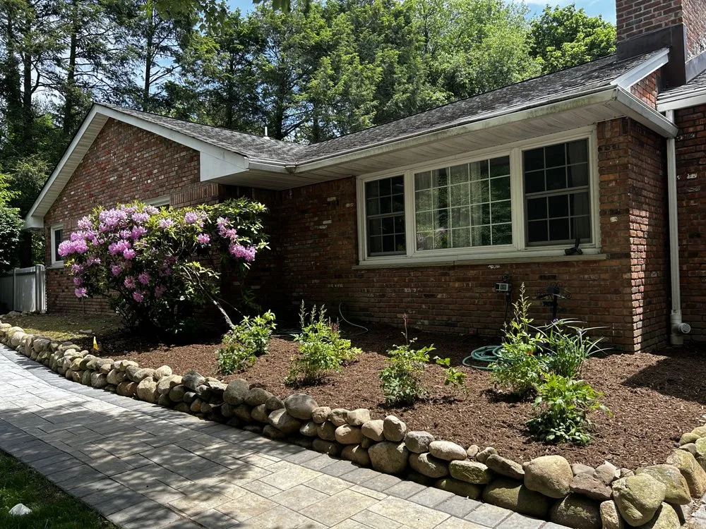 Top-rated garden landscaping for homes in Mahwah, NJ by Luxury Outdoors Landscape Construction