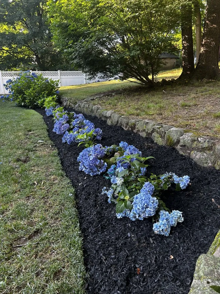 Professional outdoor landscaping in Mahwah, NJ - Luxury Outdoors Landscape Construction