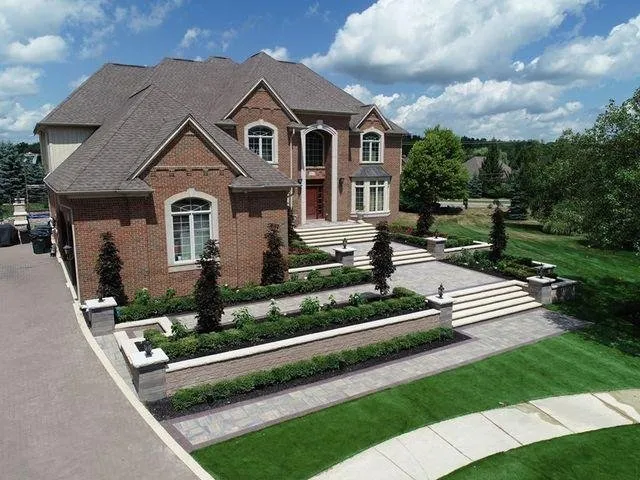 Top-rated garden landscaping in Keego Harbor, MI by Luxury Resorts Design and Build