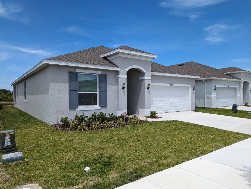 Custom yard cleanup service in Kissimmee, FL - LVG Lawns