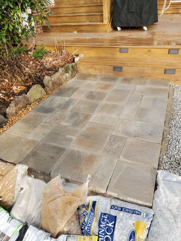 Custom garden landscaping in Signal Mountain, TN by Lyda Landscapes