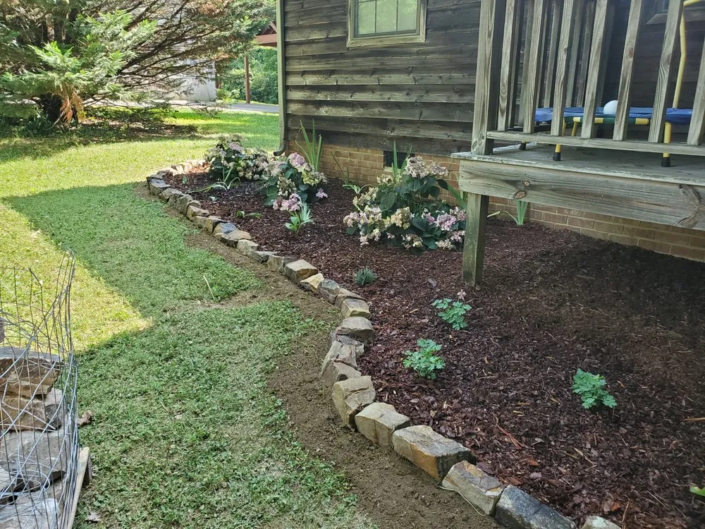 Expert garden landscaping in Signal Mountain, TN by Lyda Landscapes