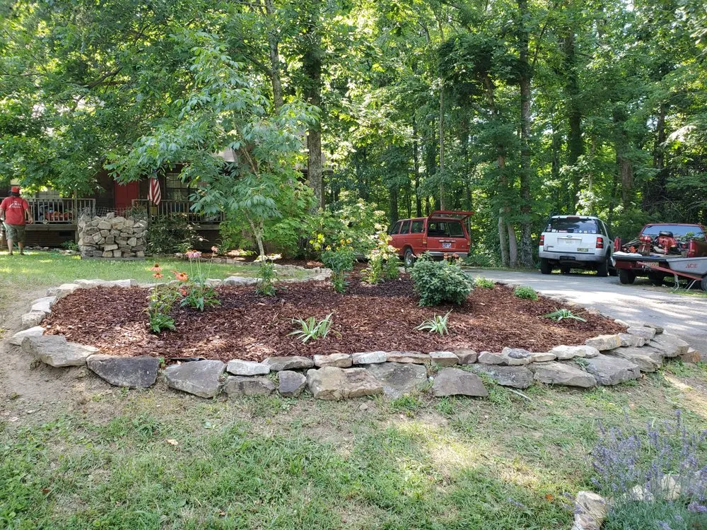 Expert yard maintenance for homes in Signal Mountain, TN by Lyda Landscapes