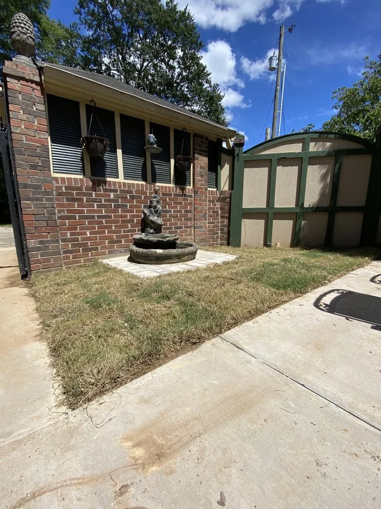 Expert yard cleanup service in Fayetteville, TN by Lyell’s Custom Landscaping