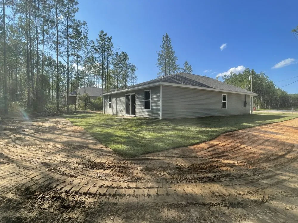 Local yard cleanup service in Pensacola, FL - Lyles landscaping & Lawn Care