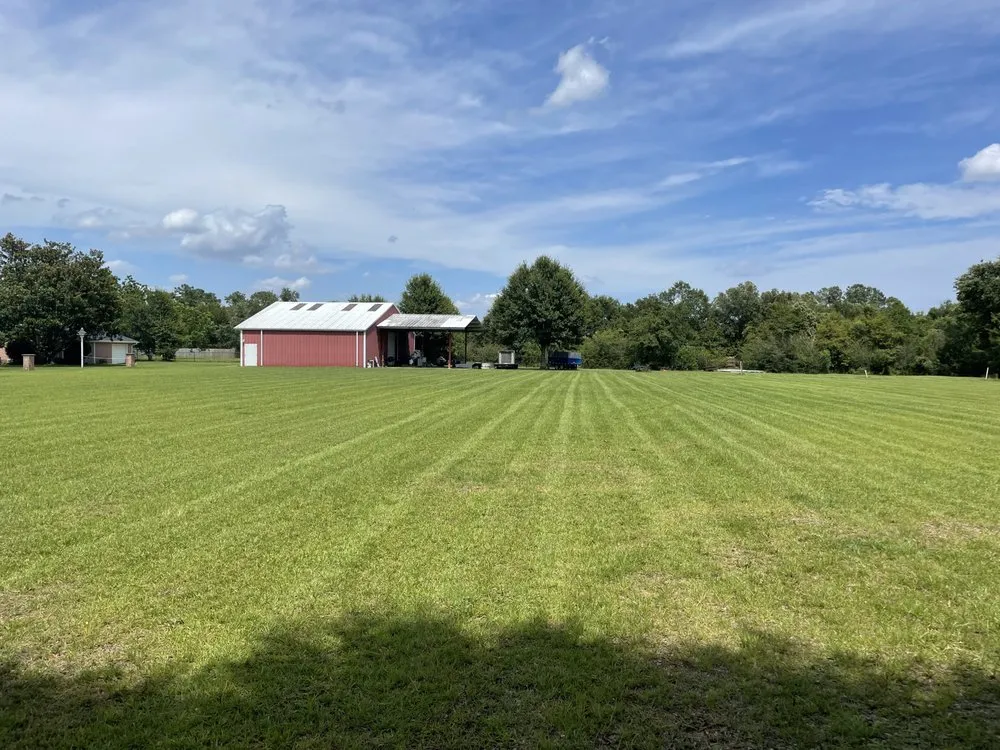 Trusted landscaping services in Pensacola, FL - Lyles landscaping & Lawn Care